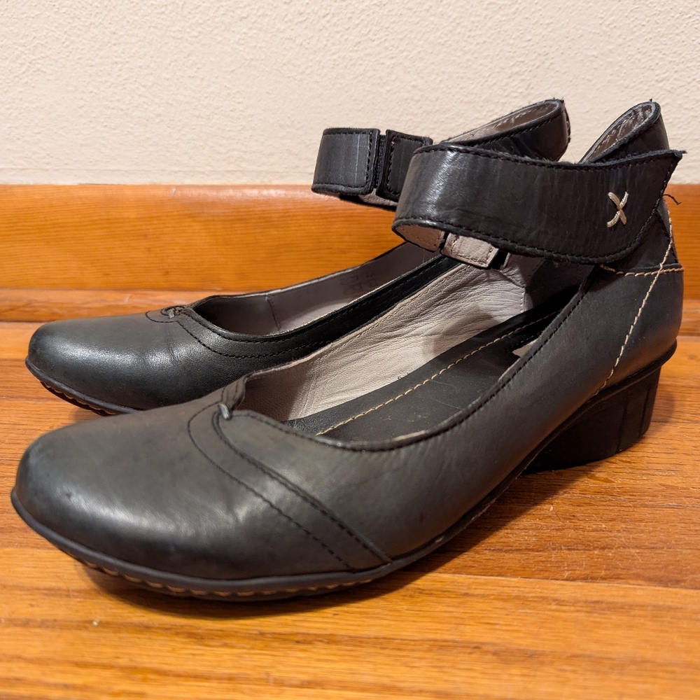 Anthropologie Khrio Vera Pelle 38 Black Leather Wedge Sandals